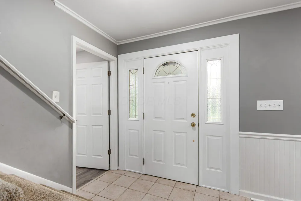 2403 White Rd, Grove City, OH 43123