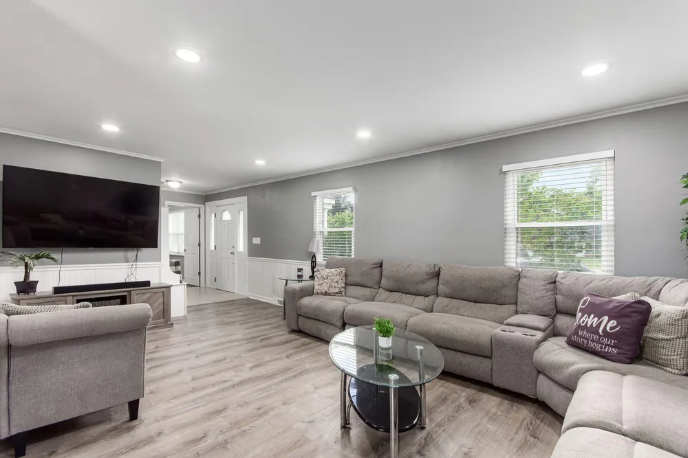 2403 White Rd, Grove City, OH 43123