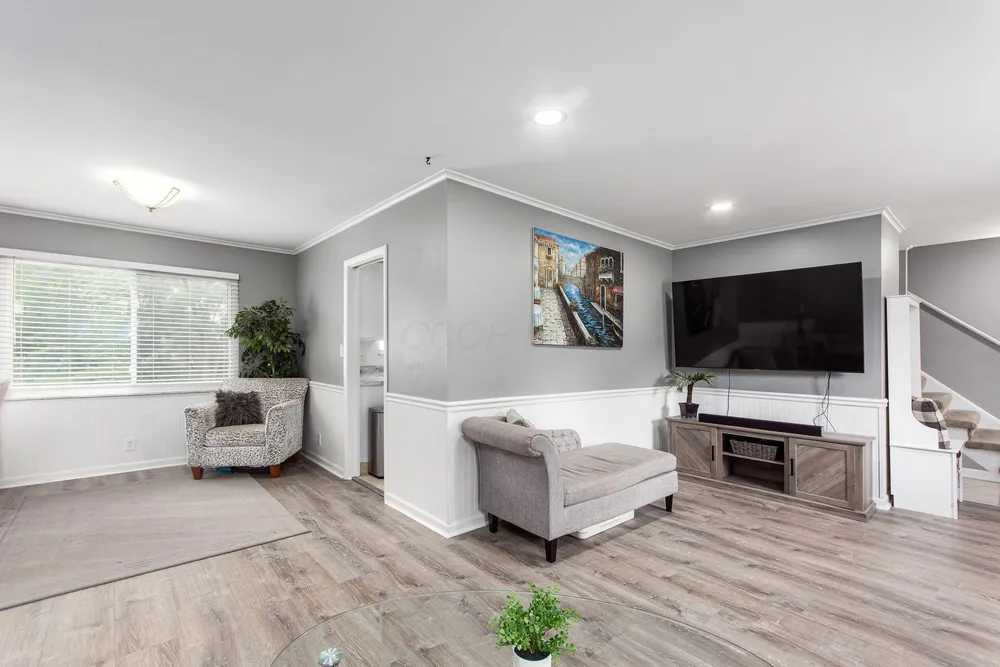 2403 White Rd, Grove City, OH 43123
