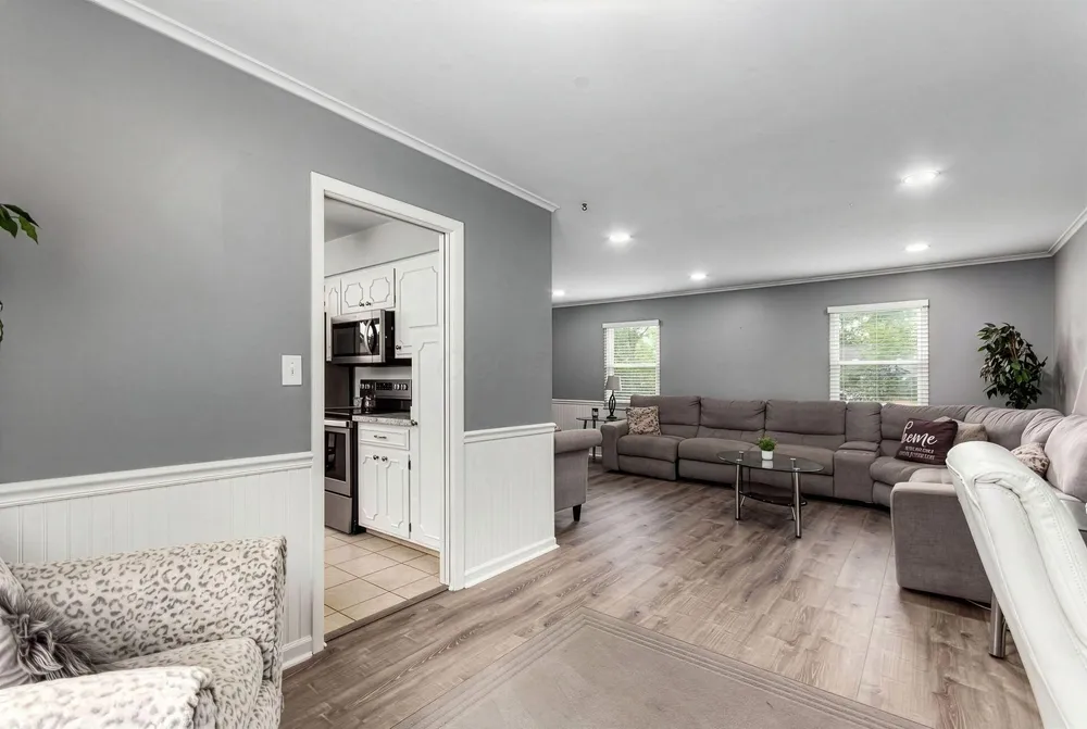 2403 White Rd, Grove City, OH 43123