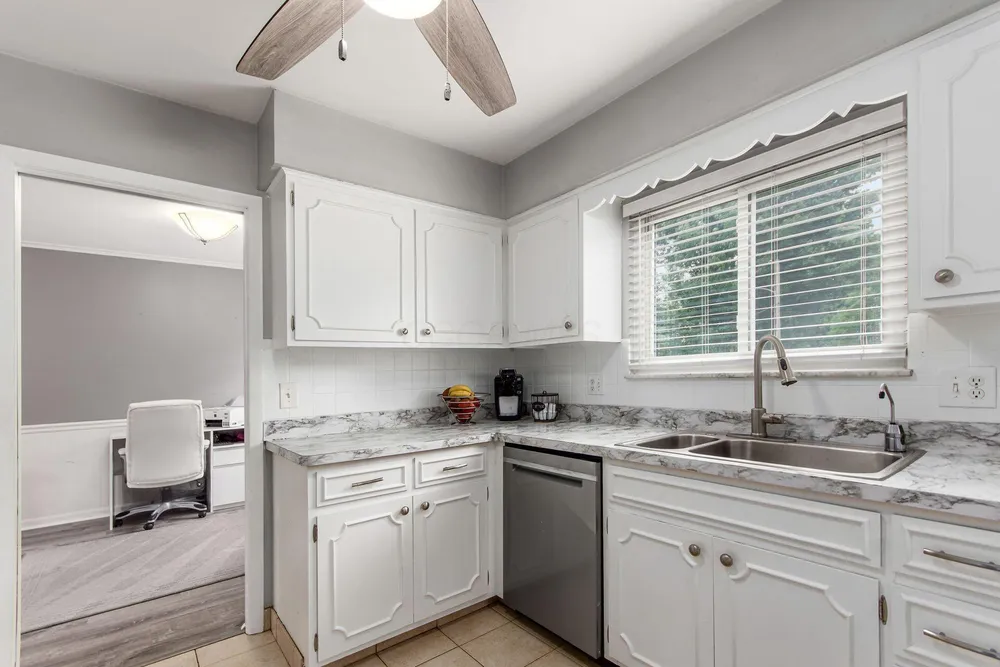 2403 White Rd, Grove City, OH 43123