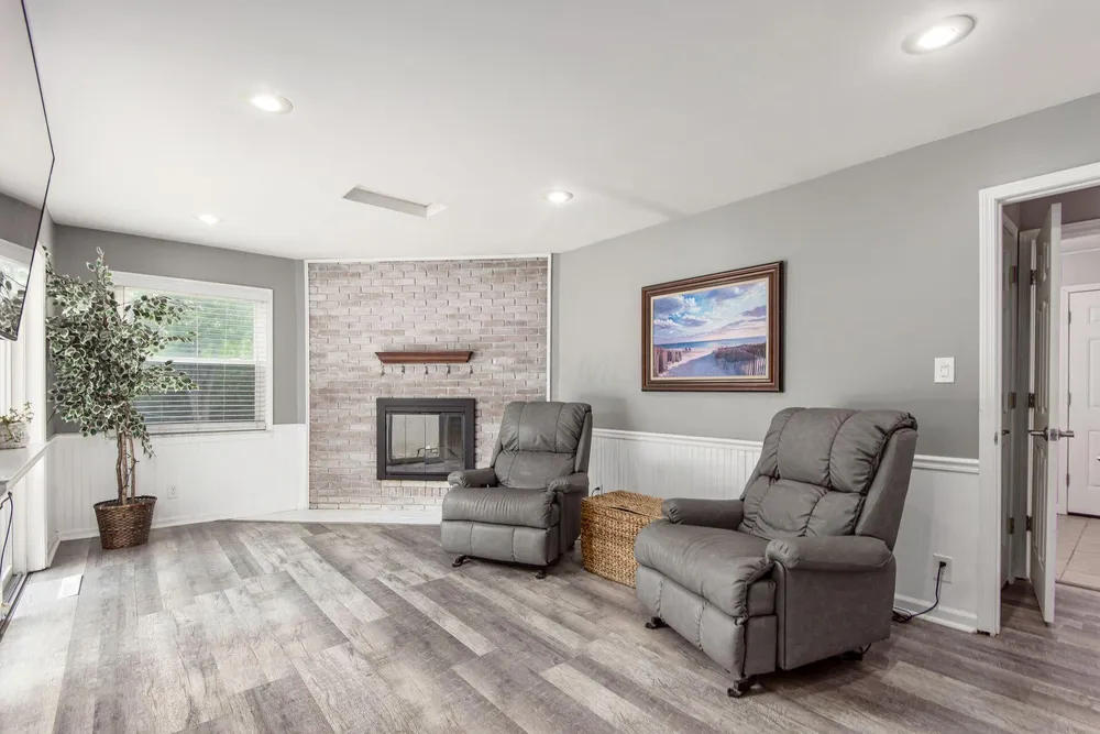 2403 White Rd, Grove City, OH 43123