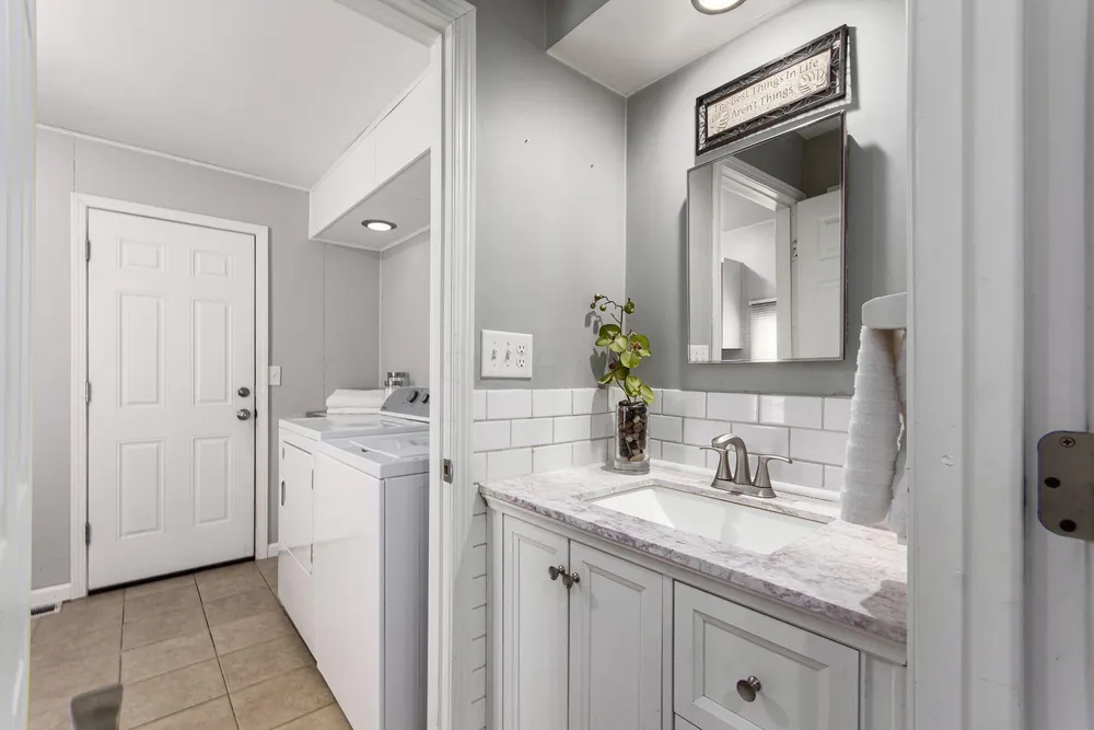2403 White Rd, Grove City, OH 43123