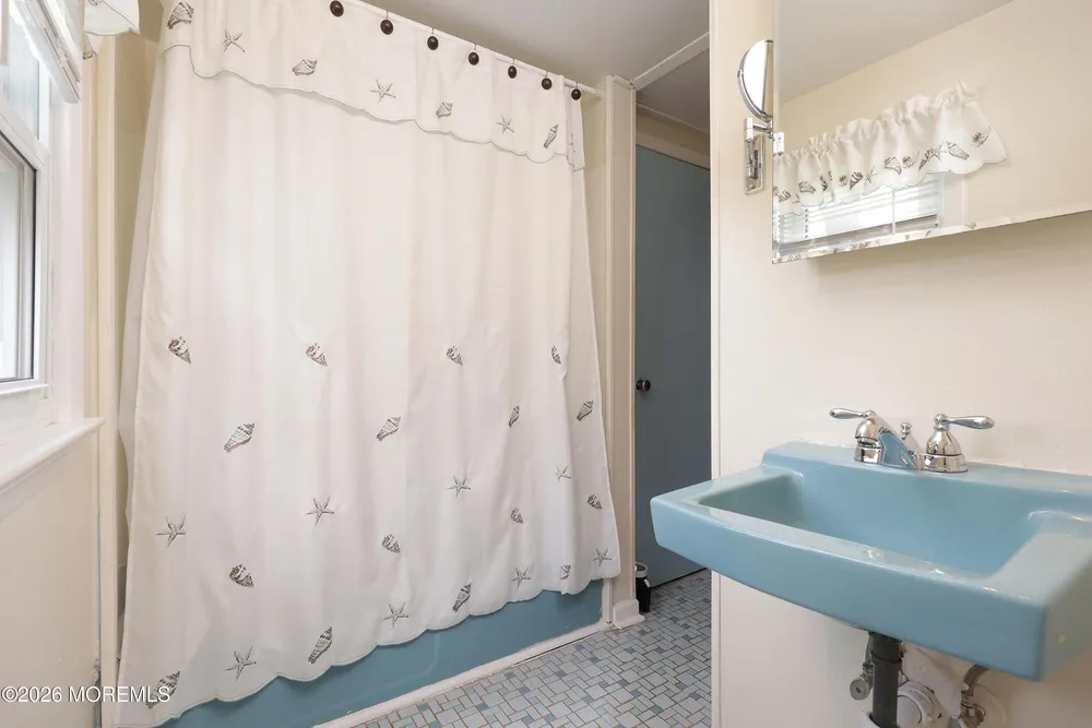 167 Crestview Dr, Middletown, NJ 07748