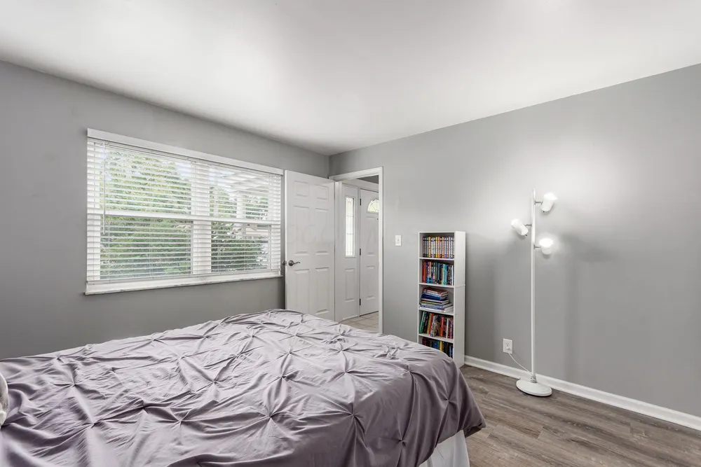 2403 White Rd, Grove City, OH 43123
