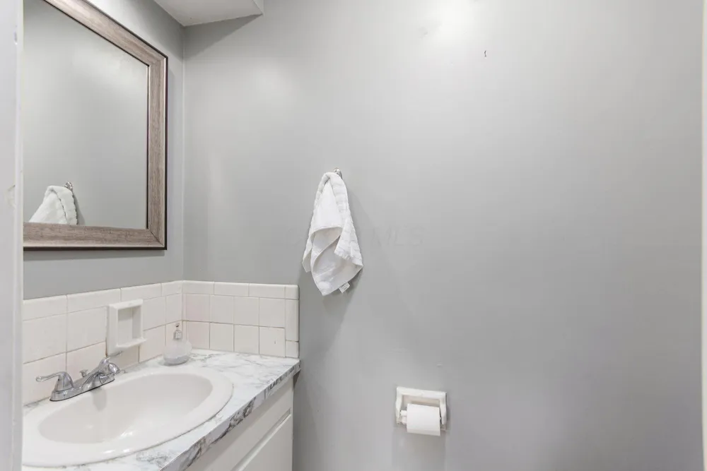 2403 White Rd, Grove City, OH 43123