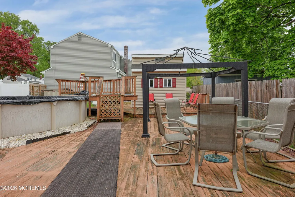 167 Crestview Dr, Middletown, NJ 07748
