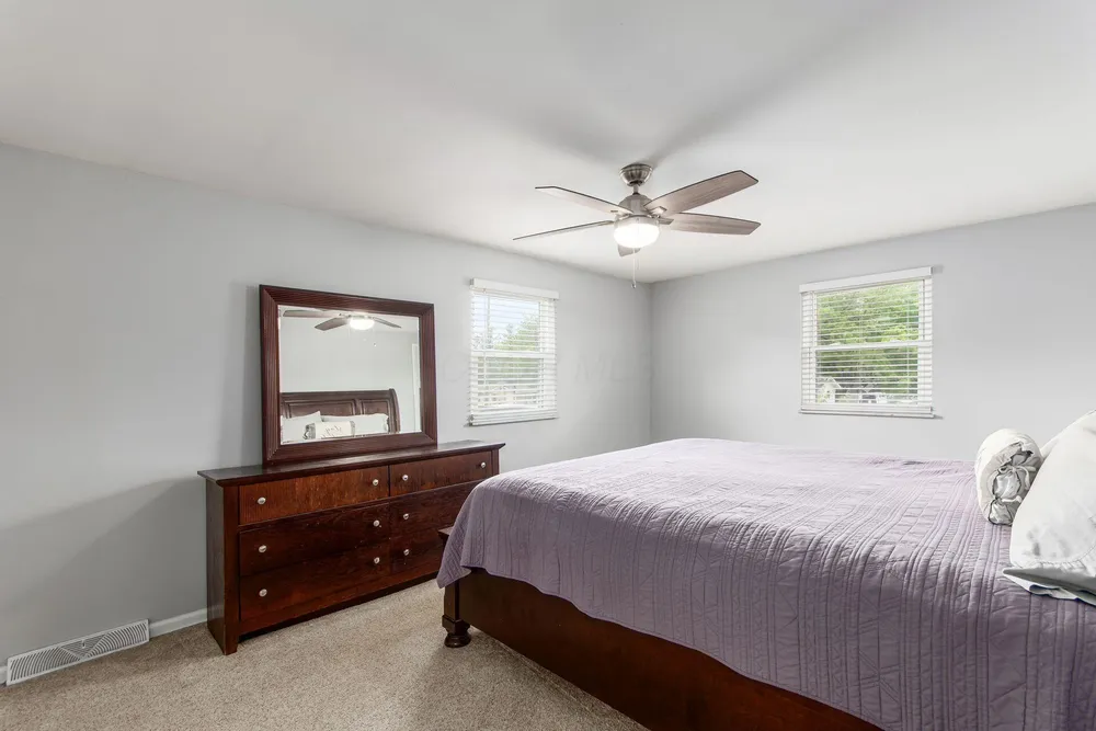 2403 White Rd, Grove City, OH 43123