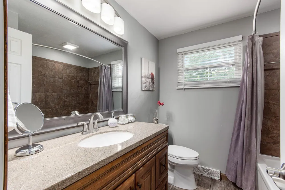 2403 White Rd, Grove City, OH 43123
