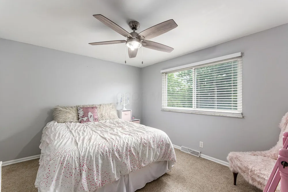 2403 White Rd, Grove City, OH 43123