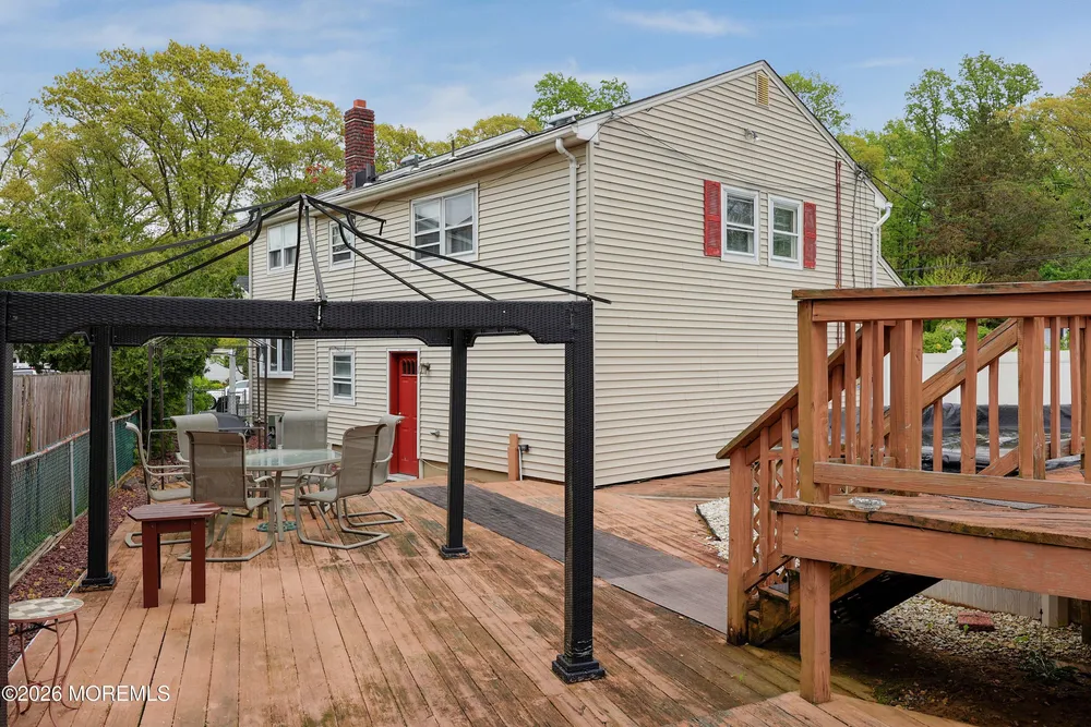 167 Crestview Dr, Middletown, NJ 07748