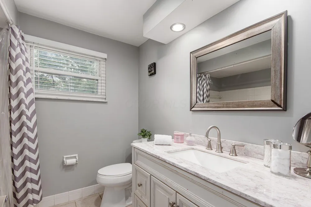 2403 White Rd, Grove City, OH 43123