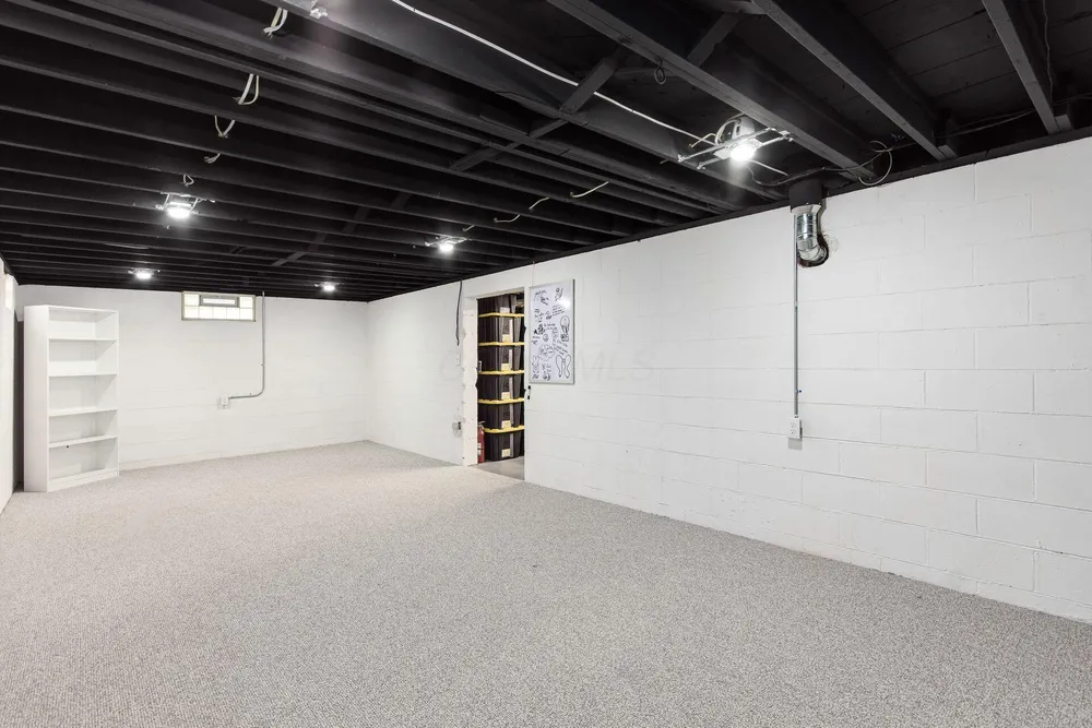 2403 White Rd, Grove City, OH 43123