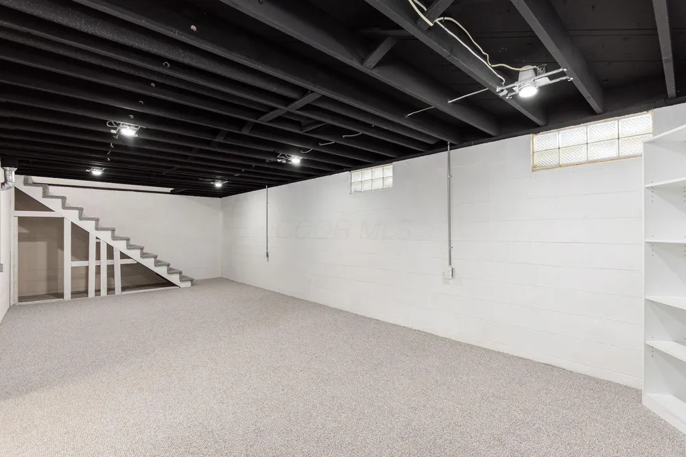 2403 White Rd, Grove City, OH 43123