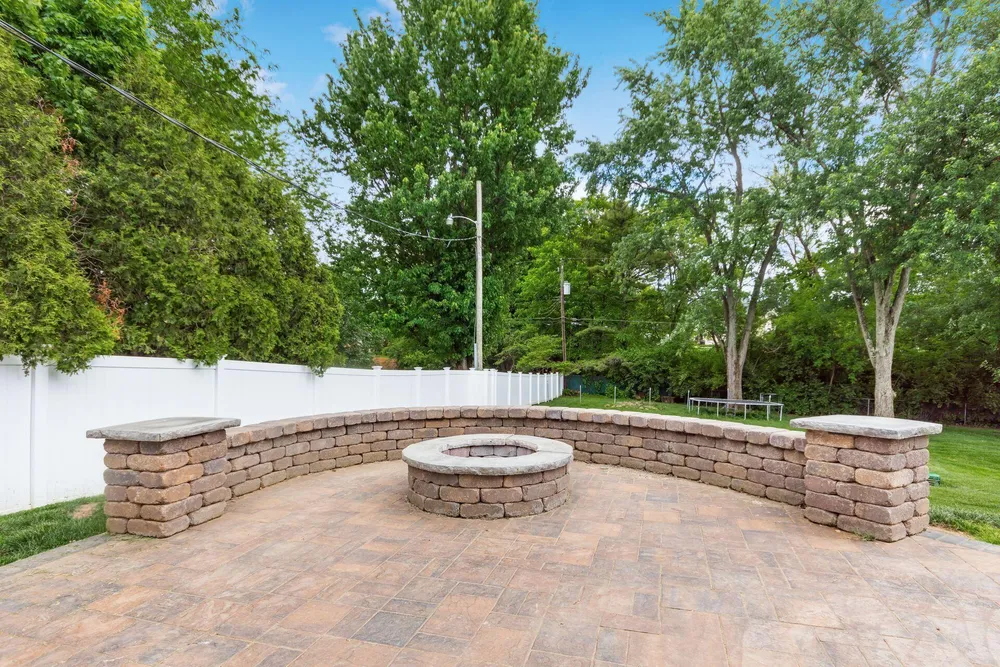 2403 White Rd, Grove City, OH 43123
