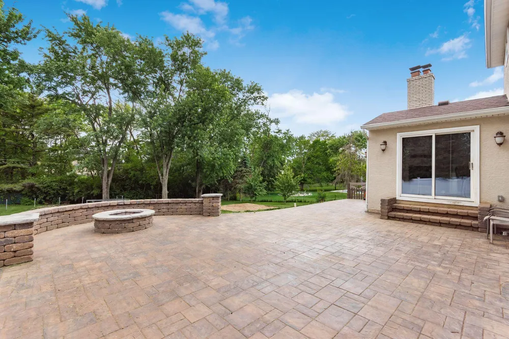 2403 White Rd, Grove City, OH 43123