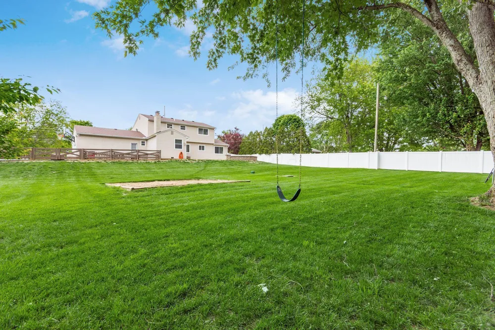2403 White Rd, Grove City, OH 43123