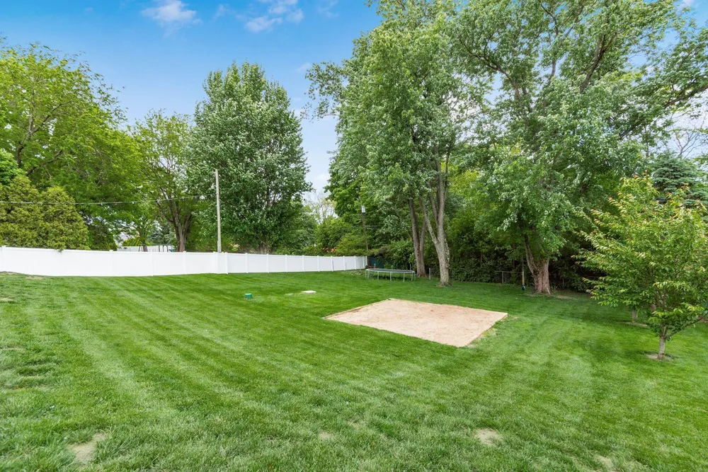 2403 White Rd, Grove City, OH 43123