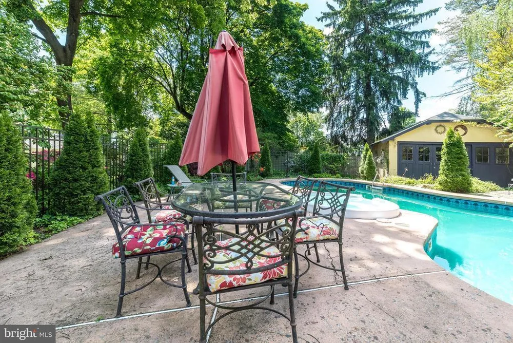825 Highland Ave, Morrisville, PA 19067