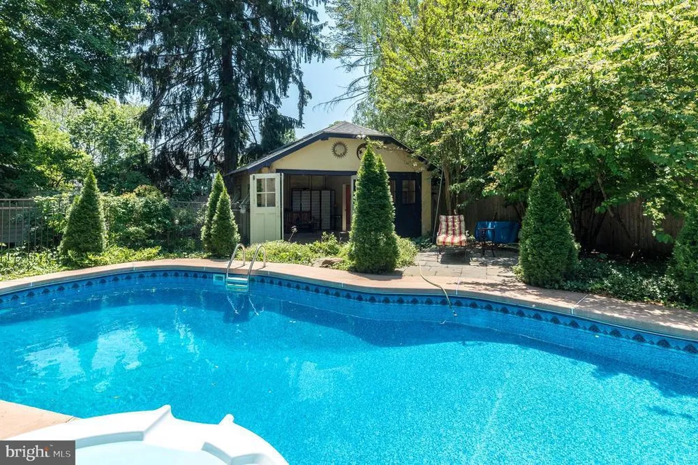 825 Highland Ave, Morrisville, PA 19067