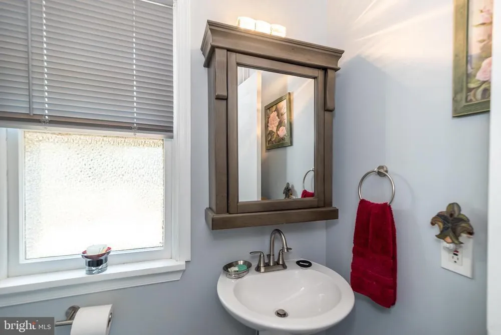 825 Highland Ave, Morrisville, PA 19067