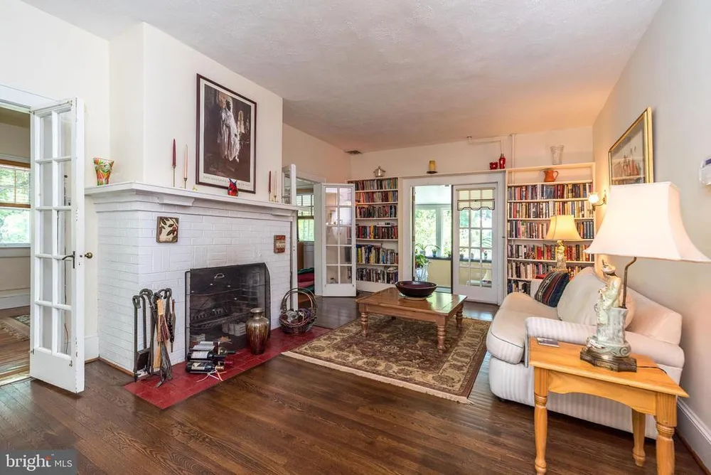 825 Highland Ave, Morrisville, PA 19067