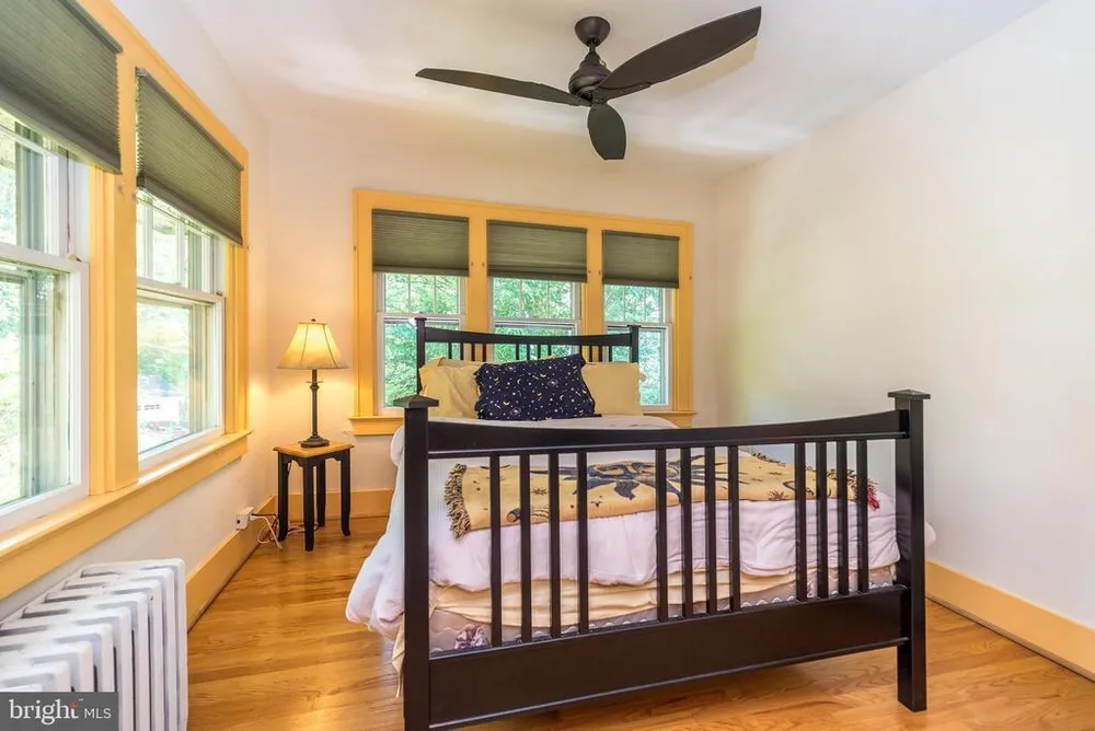 825 Highland Ave, Morrisville, PA 19067