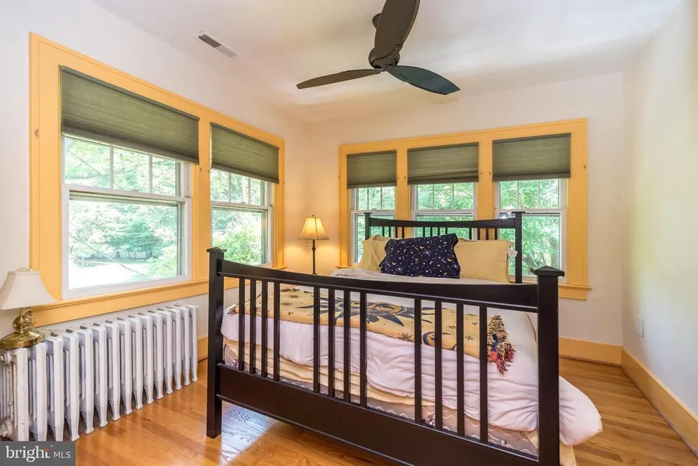 825 Highland Ave, Morrisville, PA 19067