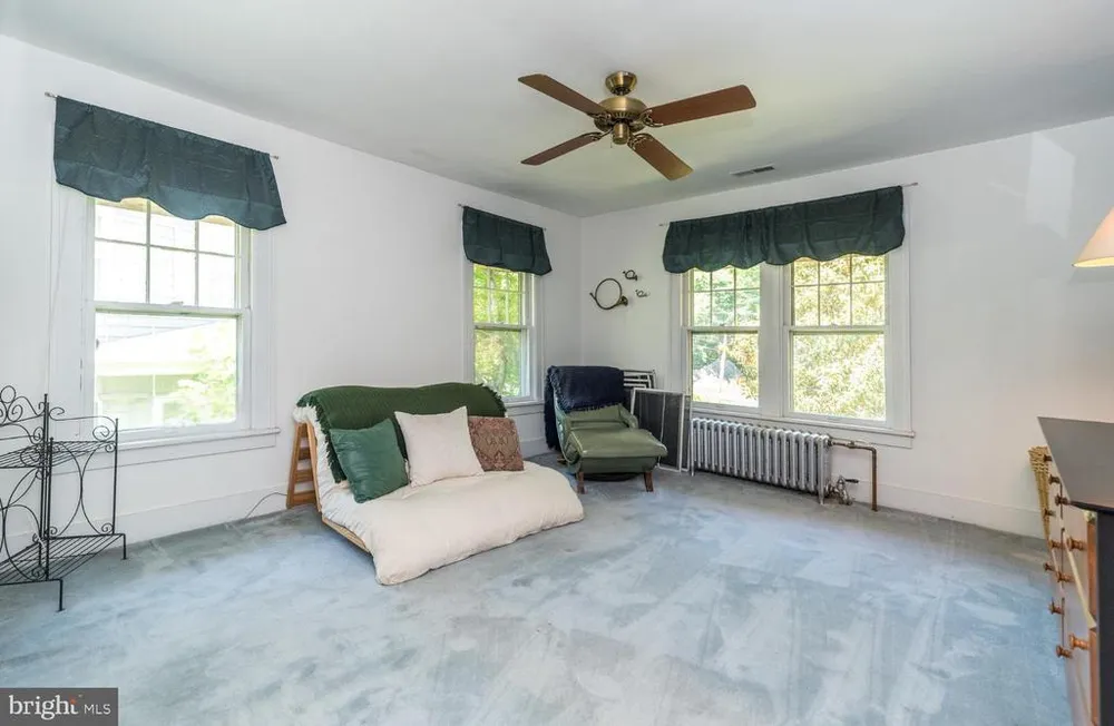 825 Highland Ave, Morrisville, PA 19067
