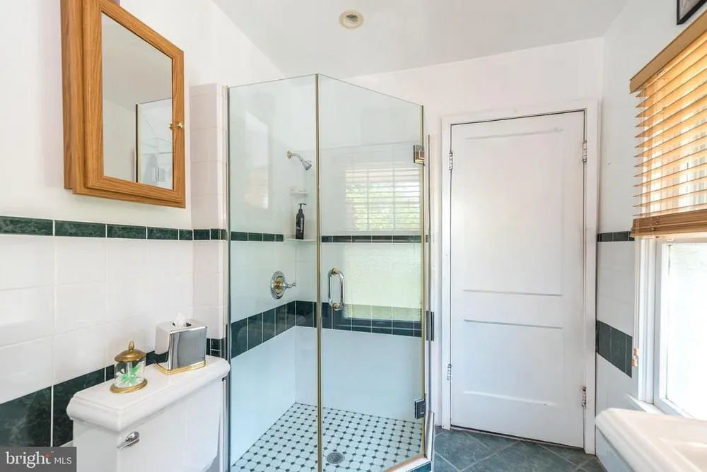 825 Highland Ave, Morrisville, PA 19067
