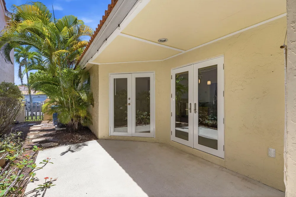 1472 Garden Rd, Weston, FL 33326