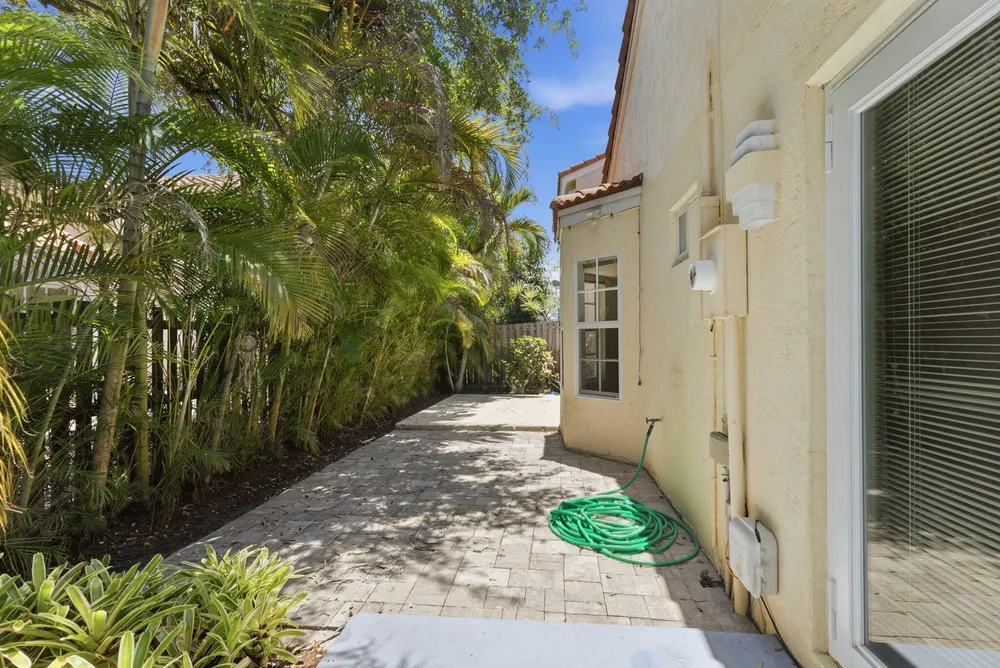 1472 Garden Rd, Weston, FL 33326