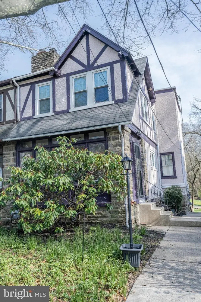 8037 High School Rd, Elkins Park, PA 19027