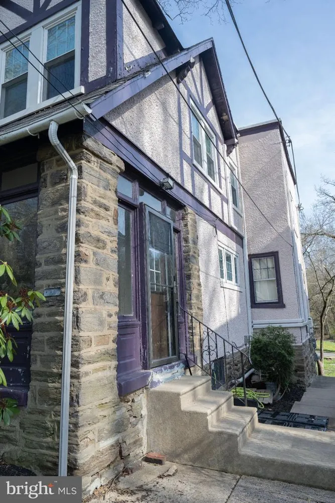 8037 High School Rd, Elkins Park, PA 19027