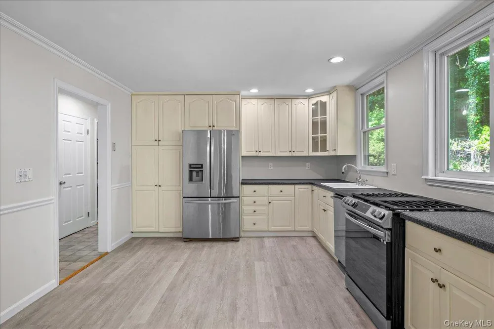 79 N Healy Ave, Hartsdale, NY 10530