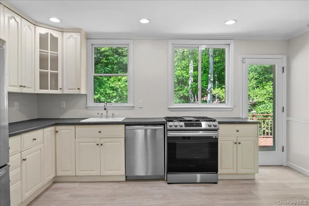 79 N Healy Ave, Hartsdale, NY 10530