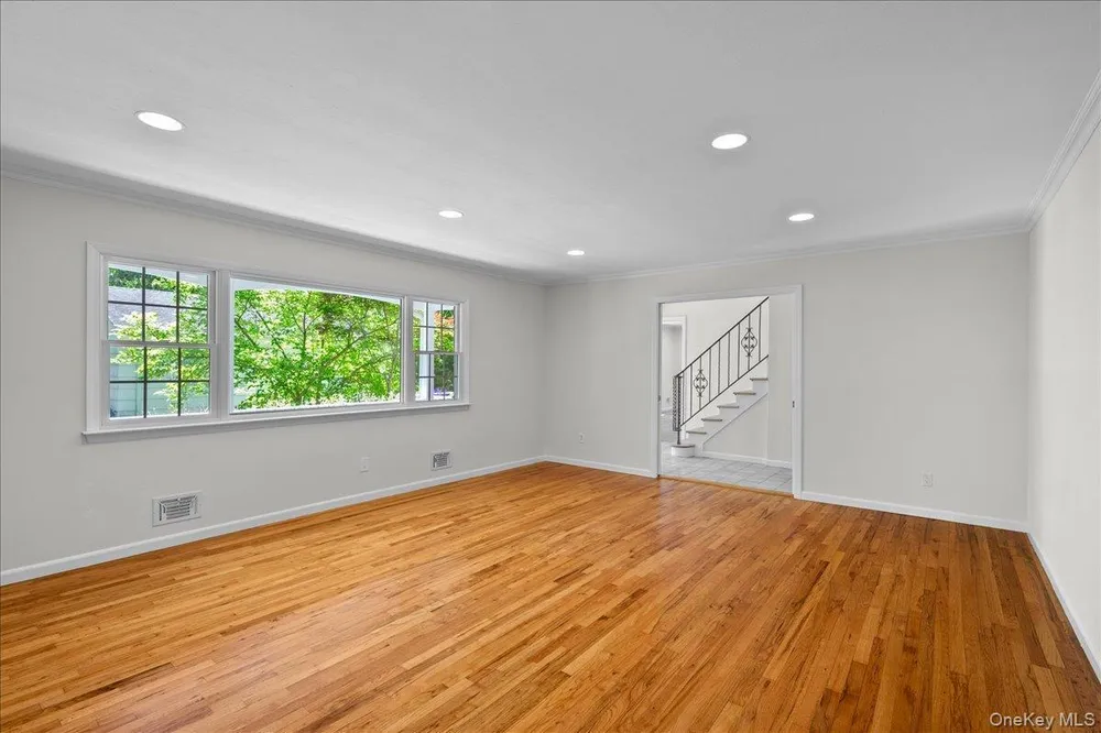 79 N Healy Ave, Hartsdale, NY 10530