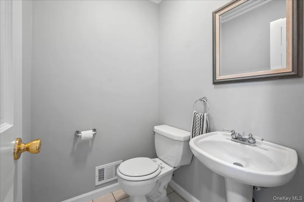 79 N Healy Ave, Hartsdale, NY 10530