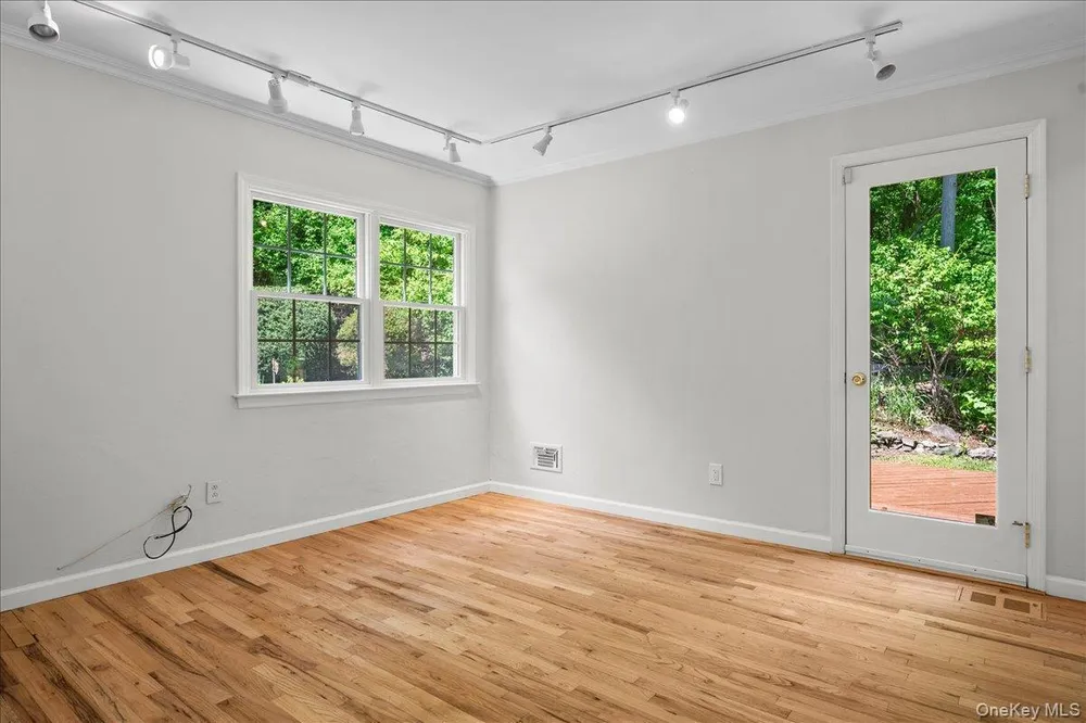 79 N Healy Ave, Hartsdale, NY 10530