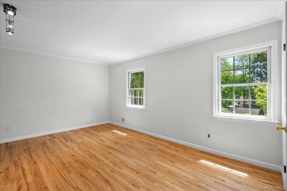 79 N Healy Ave, Hartsdale, NY 10530