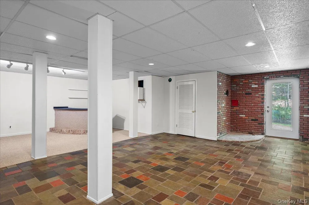 79 N Healy Ave, Hartsdale, NY 10530