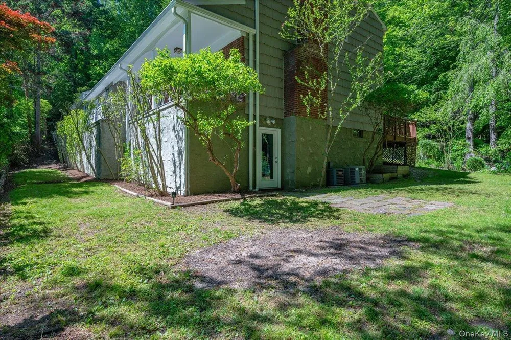 79 N Healy Ave, Hartsdale, NY 10530