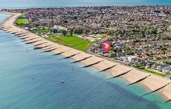 East Beach Road, Selsey, PO20 photo 1