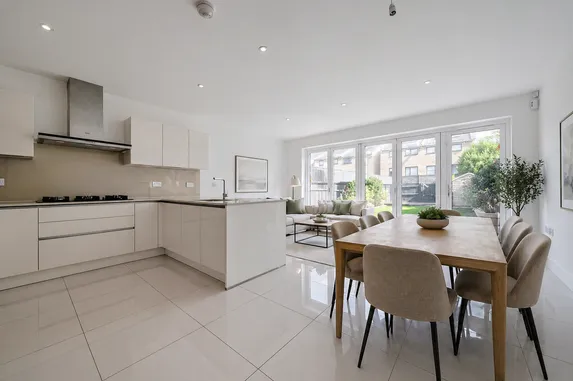 Well Grove, Whetstone, N20