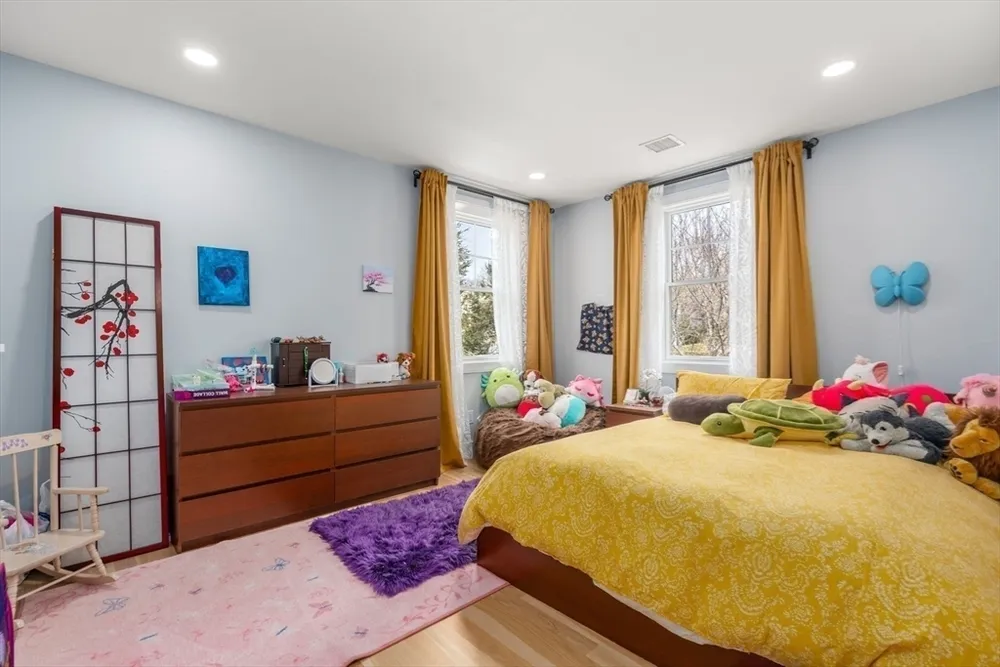 89 Newfield St, Boston, MA 02132