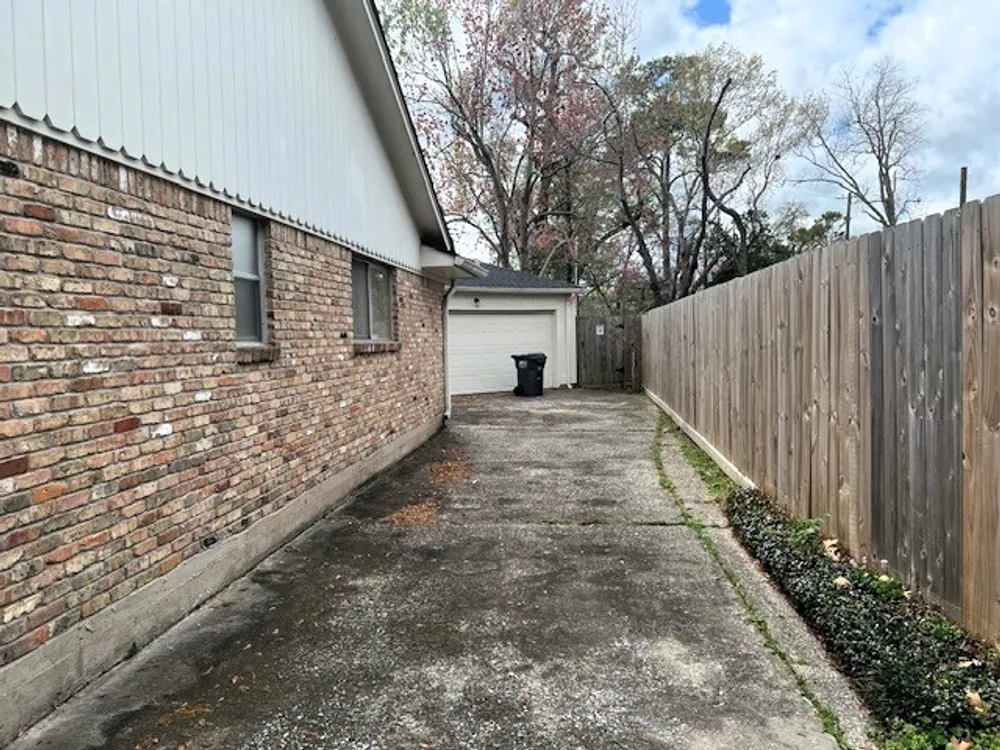 8639 Cedarbrake Dr, Spring Valley, TX 77055