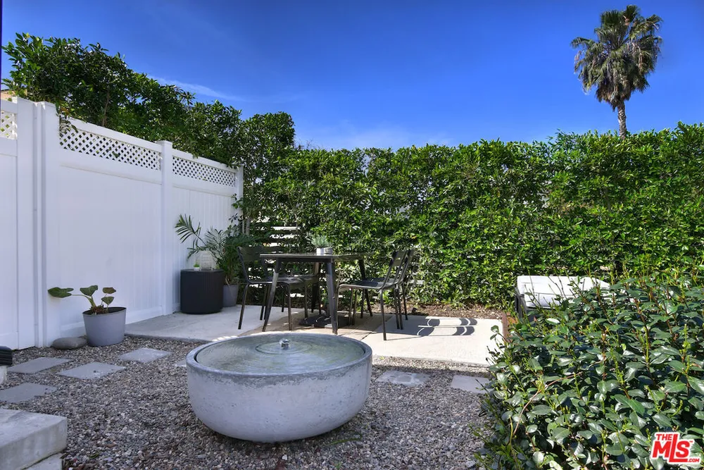 14418 Collins St, Sherman Oaks, CA 91401