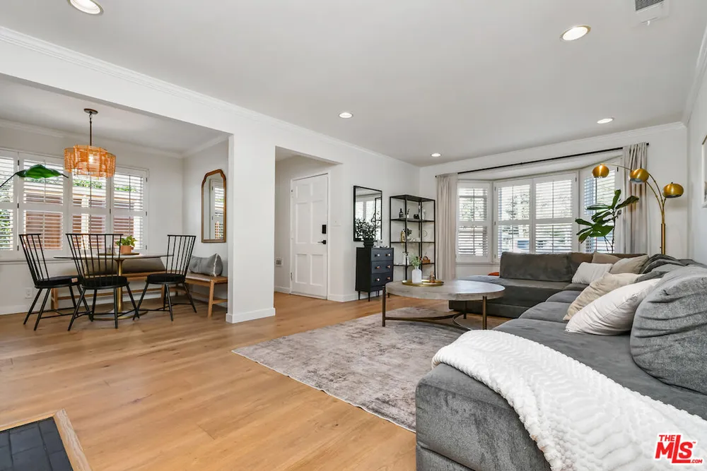 14418 Collins St, Sherman Oaks, CA 91401