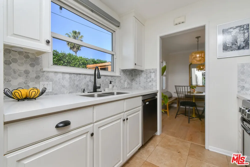 14418 Collins St, Sherman Oaks, CA 91401
