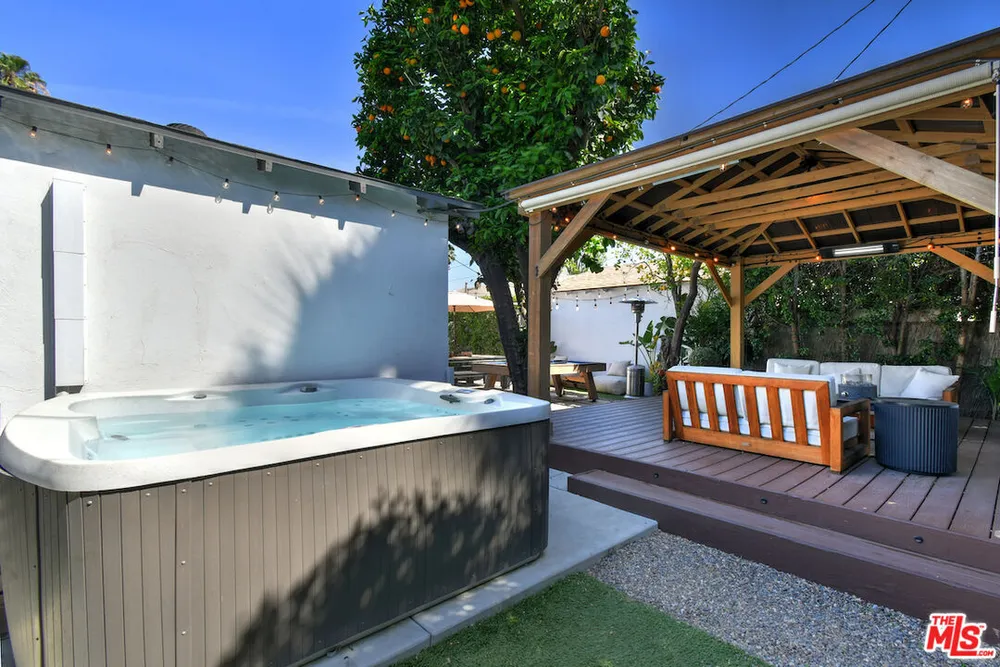 14418 Collins St, Sherman Oaks, CA 91401